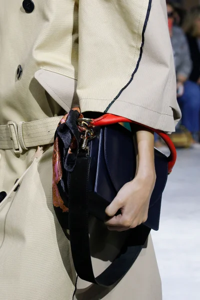 Look 10